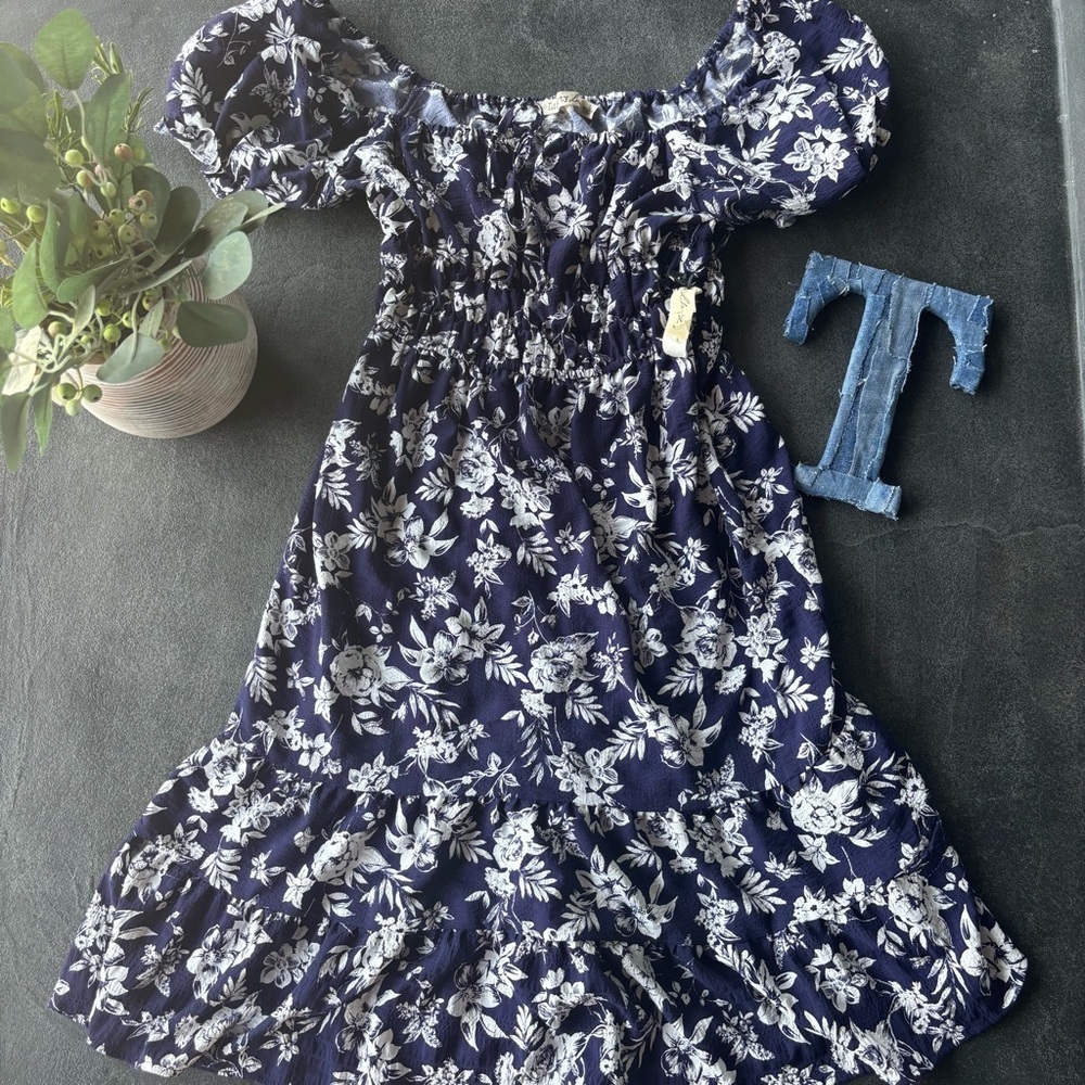 NWT Liberty Love Floral Smocked Midi Dress - Size Large - Picture 2 of 3